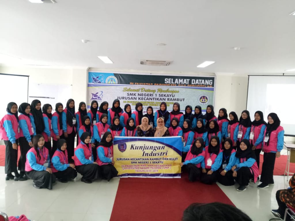 Read more about the article Jurusan Tata Rias dan Kecantikan Berikan Pelatihan Kepada Siswa SMK 1 Sekayu