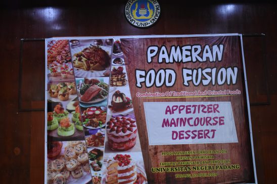 Read more about the article Pameran Food Fusion, Combination of Traditional and Oriental Foods “Prodi Manajemen Perhotelan 2016”