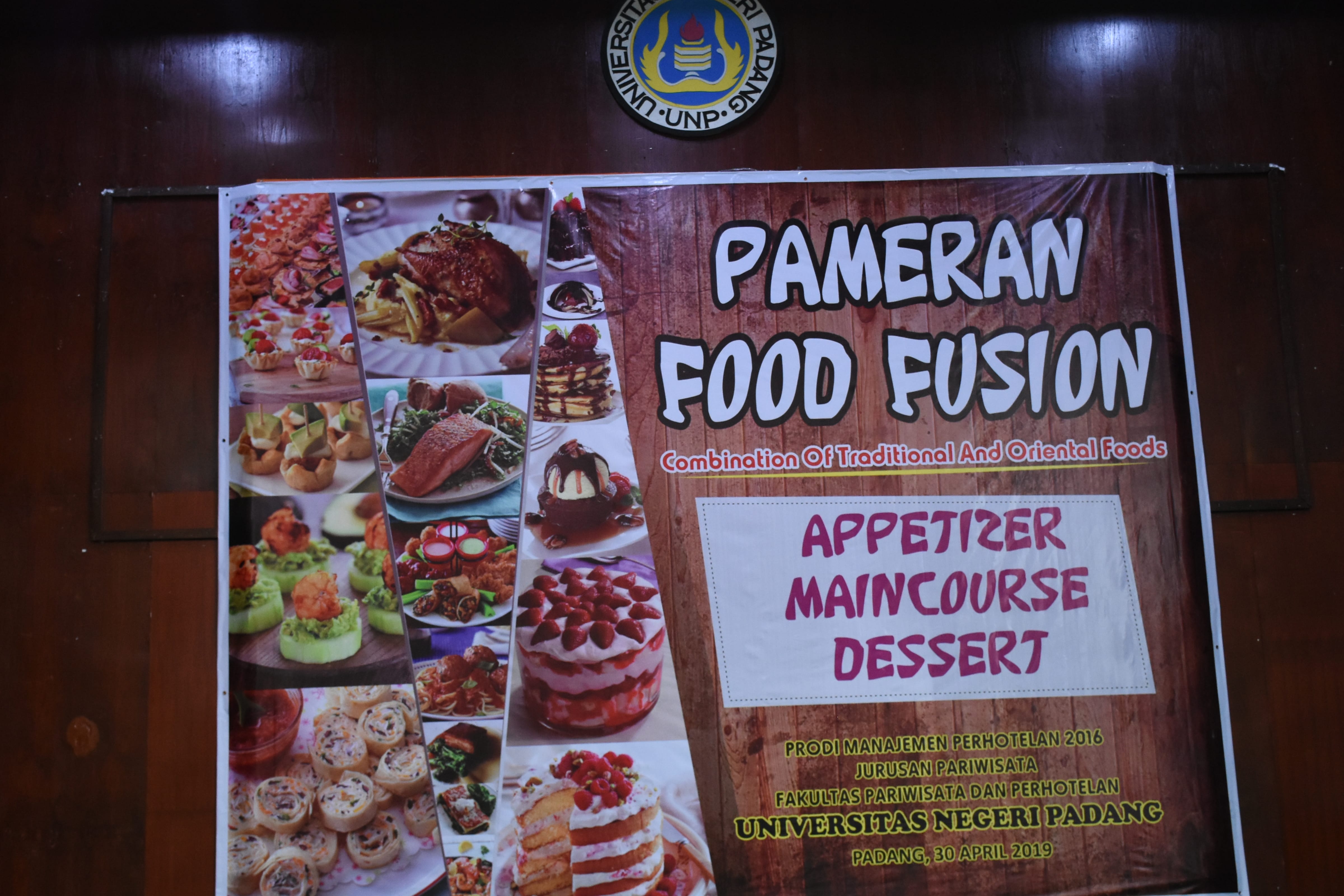 You are currently viewing Pameran Food Fusion, Combination of Traditional and Oriental Foods “Prodi Manajemen Perhotelan 2016”