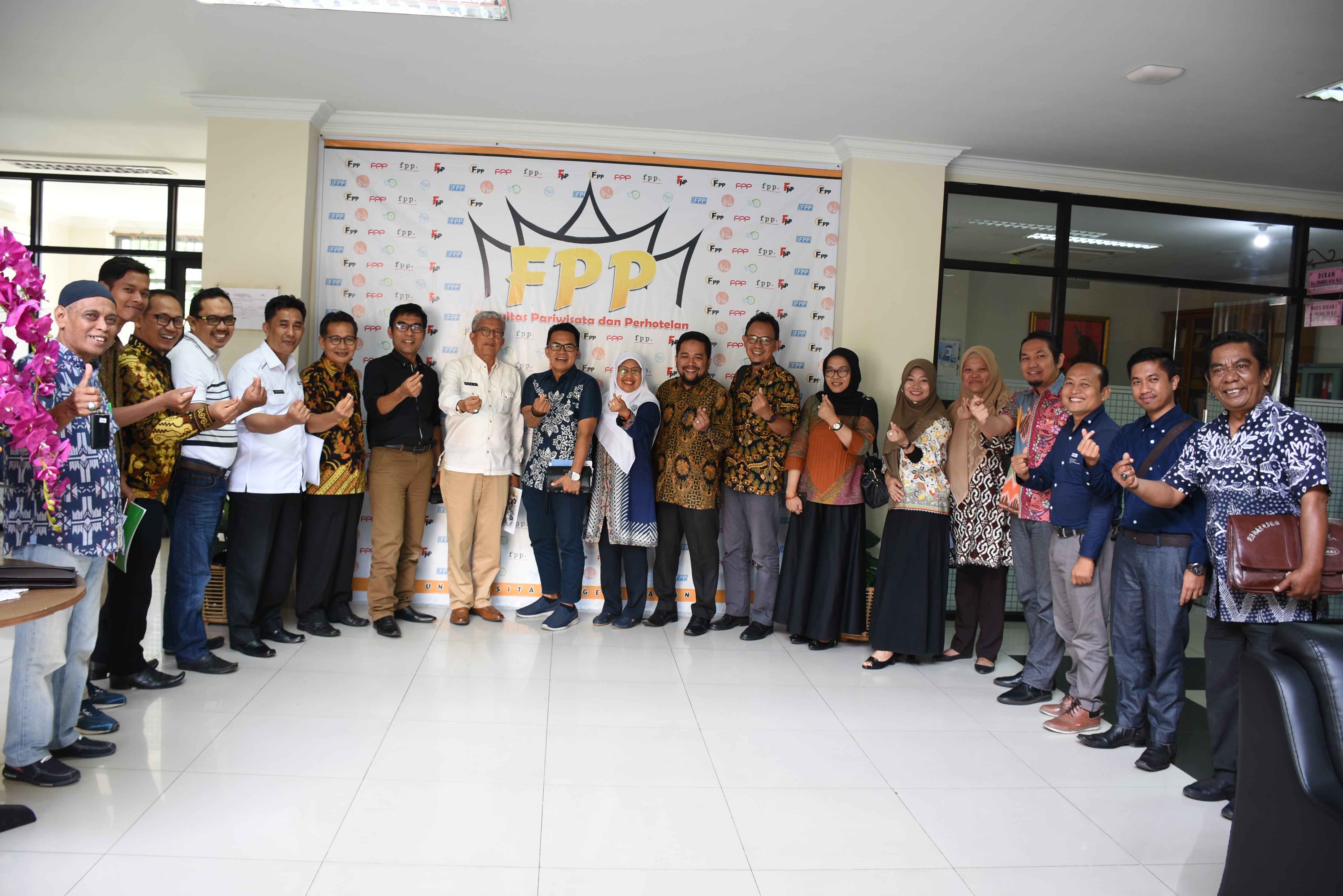 You are currently viewing Kunjungan Rapat Pentahelix Dewan Perwakilan Daerah Sumatera Barat | Gabungan Industri Pariwisata Indonesia (GIPI) di FPP UNP