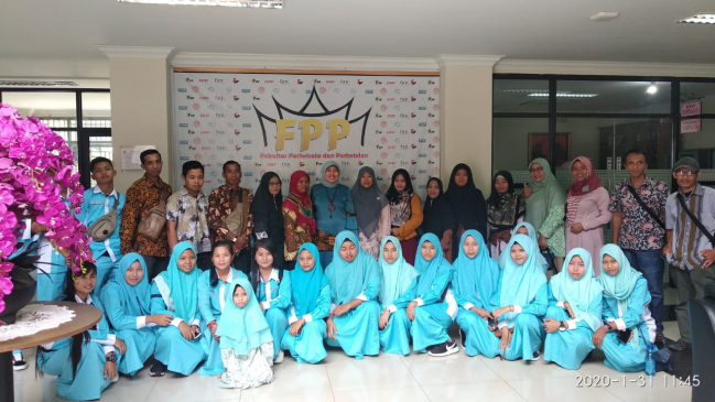 Read more about the article Kunjungan SMK N 2 Kepenuhan Rokan Hulu di Fakultas Pariwisata dan Perhotelan UNP