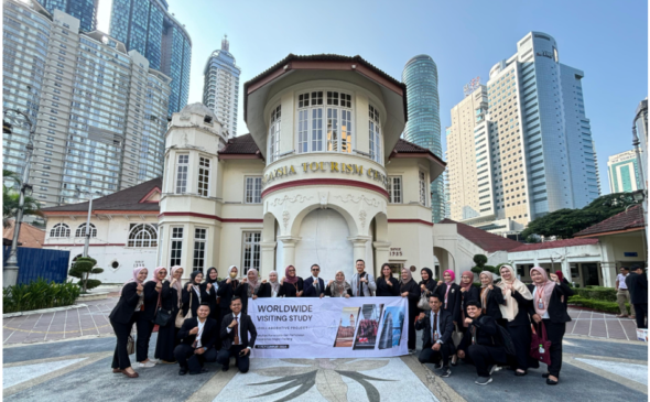 Read more about the article MALAYSIA TOURISM CENTRE (MATIC) SAMBUT 30 MAHASISWA DAN 3 DOSEN PARIWISATA FPP UNP MELAKSANAKAN VISITING STUDY KE MALAYSIA